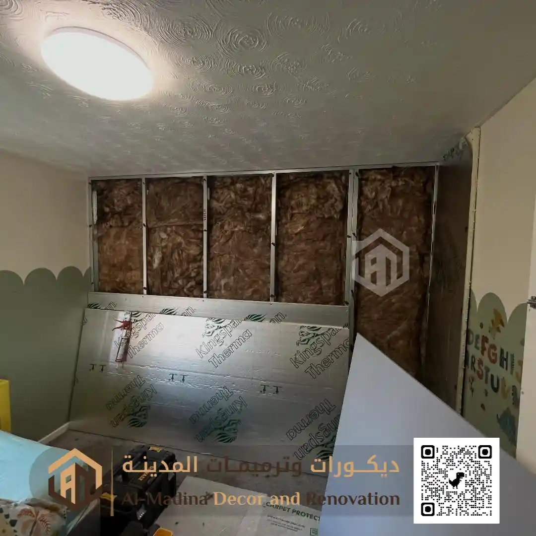 عازل صوت للحائط في المدينة المنورة في حي القبلتين